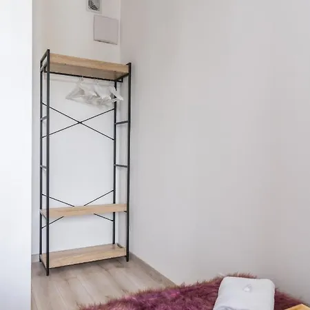 Esencja With Free Parking Garbary 104 By Renters Poznan