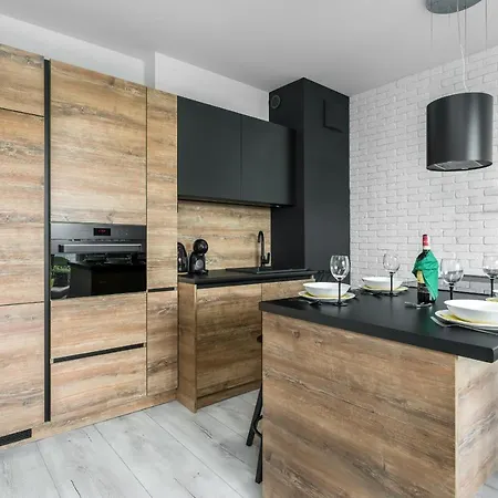 Esencja With Free Parking Garbary 104 By Renters דירה