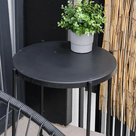 Esencja With Free Parking Garbary 104 By Renters דירה *