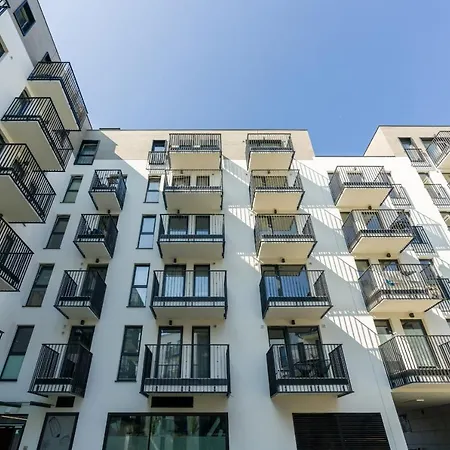 Esencja With Free Parking Garbary 104 By Renters * פוזנן