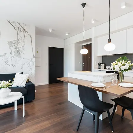 Esencja With Free Parking Garbary 104 By Renters דירה