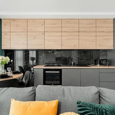 Esencja With Free Parking Garbary 104 By Renters דירה *