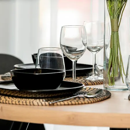 Esencja With Free Parking Garbary 104 By Renters פוזנן