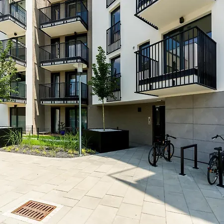 Esencja With Free Parking Garbary 104 By Renters פוזנן