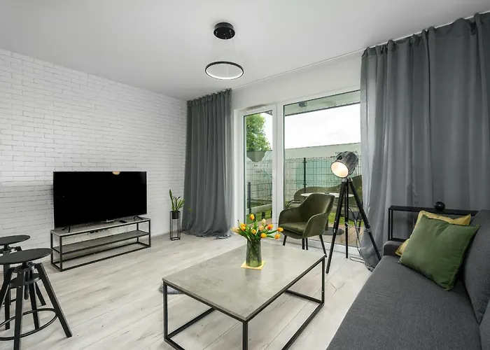 Апартаменти Esencja With Free Parking Garbary 104 By Renters Познань