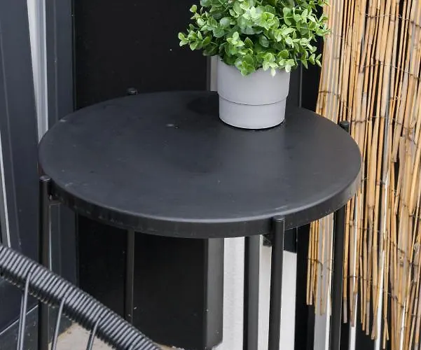 Esencja With Free Parking Garbary 104 By Renters Апартаменти *