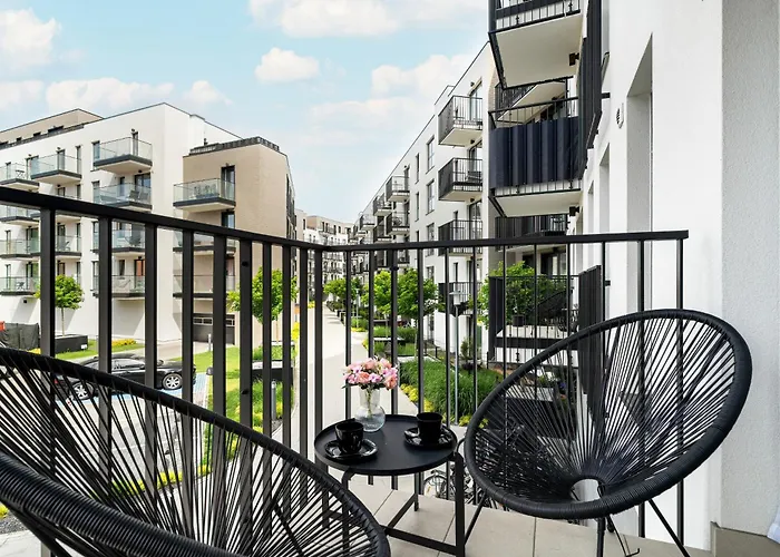 Апартаменти Esencja With Free Parking Garbary 104 By Renters Познань