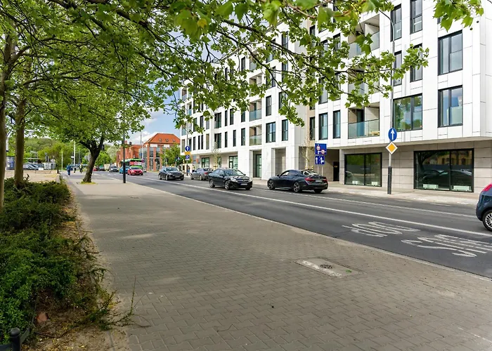 Esencja With Free Parking Garbary 104 By Renters Познань