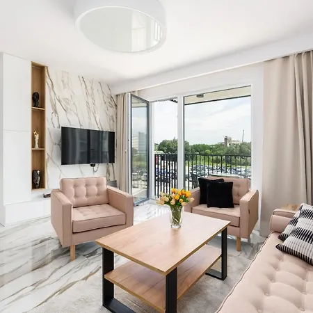 Esencja With Free Parking Garbary 104 By Renters * פוזנן