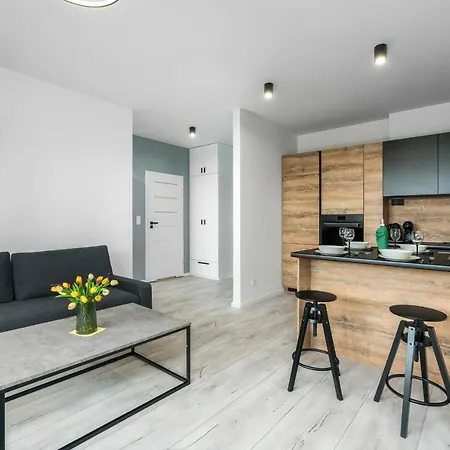 Esencja With Free Parking Garbary 104 By Renters דירה
