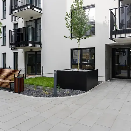 Esencja With Free Parking Garbary 104 By Renters Apartamento Poznań