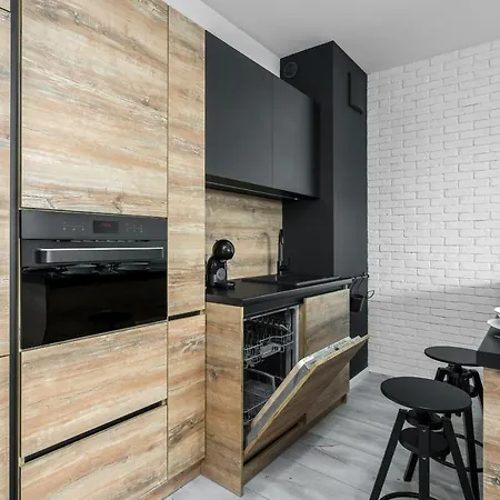 Esencja With Free Parking Garbary 104 By Renters דירה