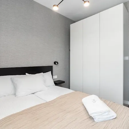 Esencja With Free Parking Garbary 104 By Renters * פוזנן