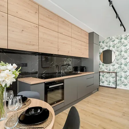 Esencja With Free Parking Garbary 104 By Renters