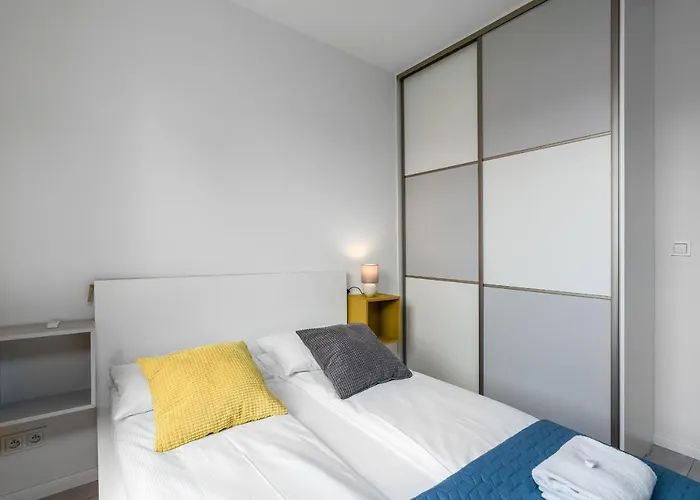 Esencja With Free Parking Garbary 104 By Renters * Poznan